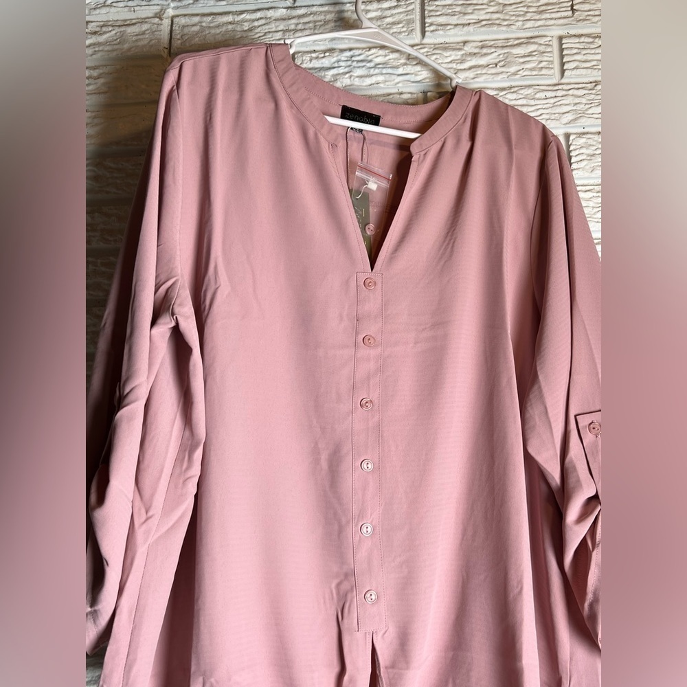 ZENOBIA super cute front tie long sleeve lightweight blouse. NWT